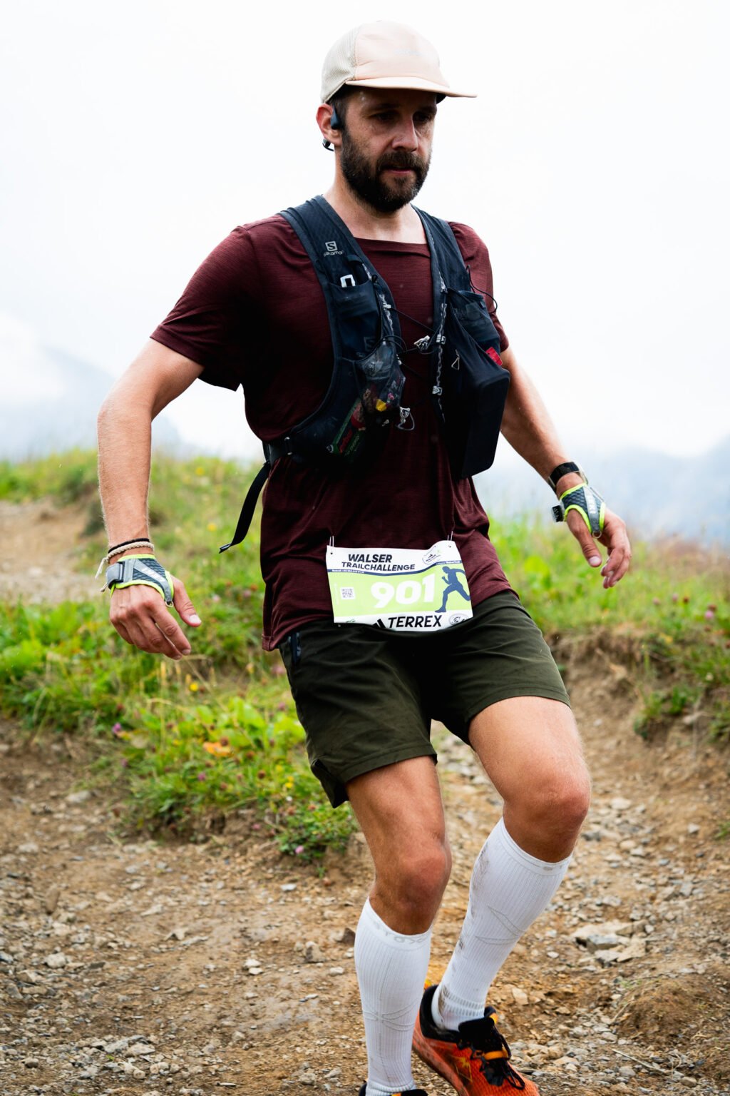 trail runner during race